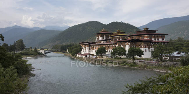 Punakha Dzong; Punakha, Bután - foto de stock