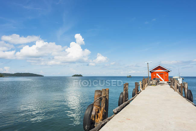 Pier with small red building — Stock Photo