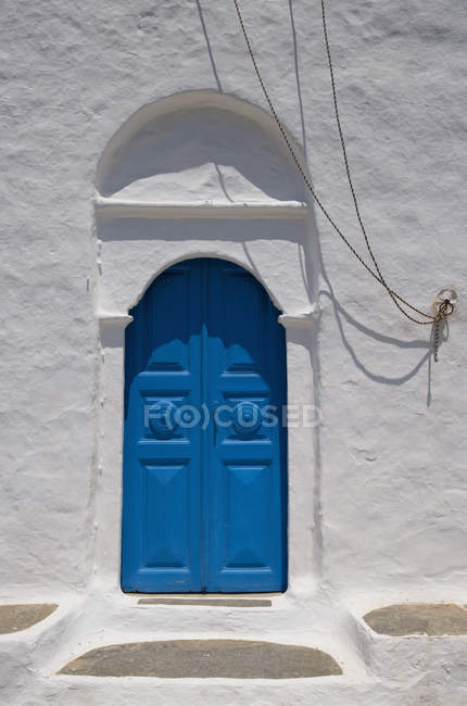 Luminosa porta blu — Foto stock