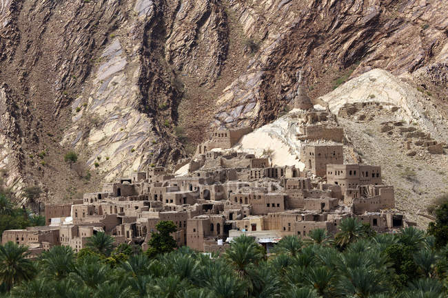 Pueblo en las montañas de Jabal Akhdar - foto de stock