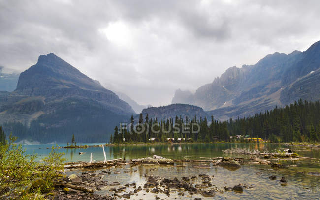 Lake O'Hara with mountains on background — Stock Photo