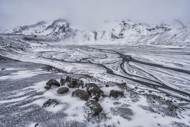 Überreste des Gletschersees und Berges — Stockfoto