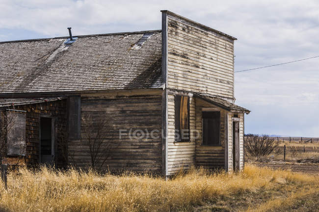 Edificio in legno abbandonato — Foto stock
