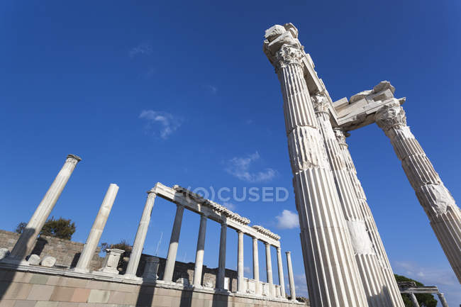 Руїни храму Траяна — стокове фото
