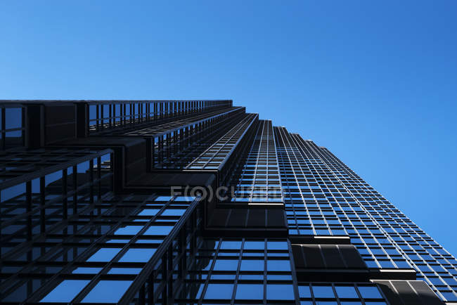 Vista de ángulo bajo de IDS Tower - foto de stock