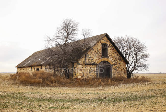 Velho celeiro de pedra — Fotografia de Stock