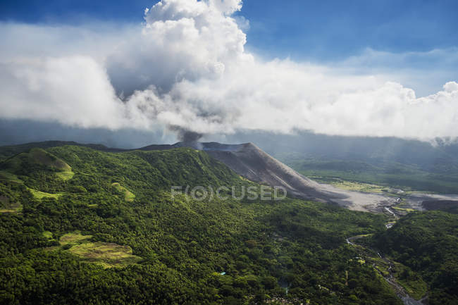 Vue aérienne du volcan Yasure — Photo de stock