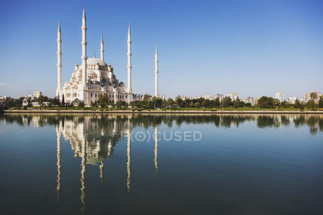 Mezquita Sabanci, Turquía - foto de stock