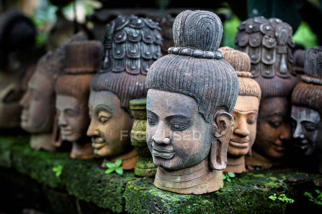 Jefes de estatuas de Buda, Tailandia - foto de stock