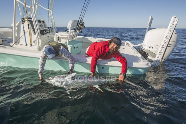 Fischerei vom Boot aus auf dem Atlantik; Kabeljau am Kap, Massachusetts, Vereinigte Staaten von Amerika — Stockfoto