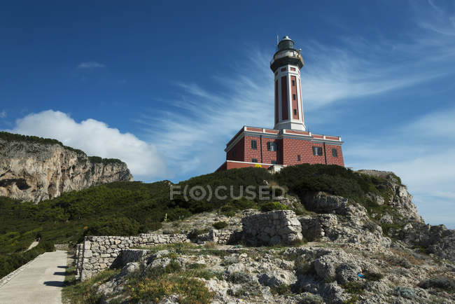 Leuchtturm auf der Landzunge der Insel Capri — Stockfoto