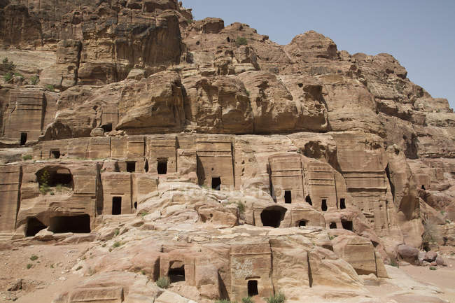 Tombe nella zona di Wadi Musa, date dal 50 a.C. al 50 d.C., Petra, Giordania — Foto stock