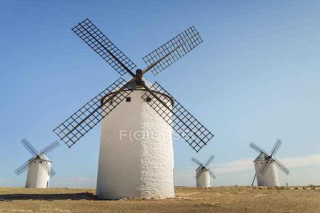 Berühmte Windmühlen in campo criptana — Stockfoto