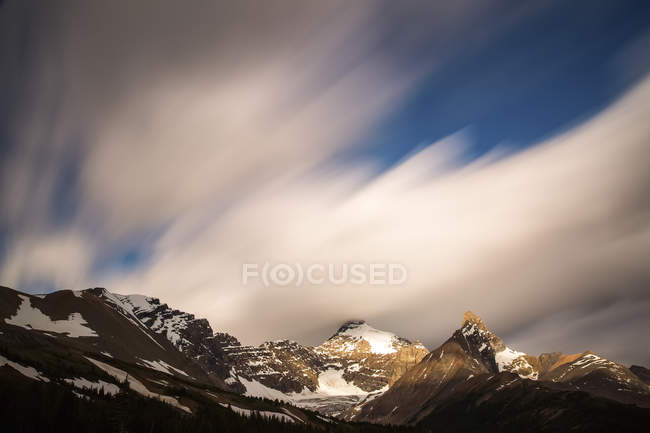 Lunga esposizione di nuvole — Foto stock