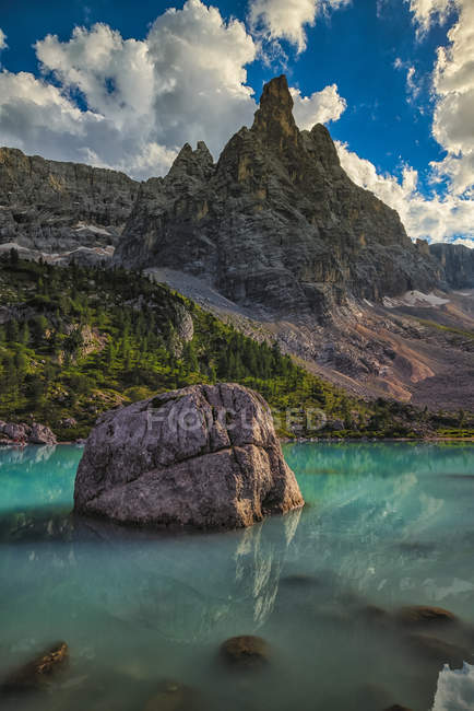 Sorapiss Lake with rocks — Stock Photo
