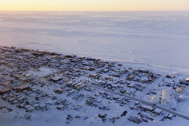 Luftaufnahme vom Sonnenaufgang des Dorfes — Stockfoto