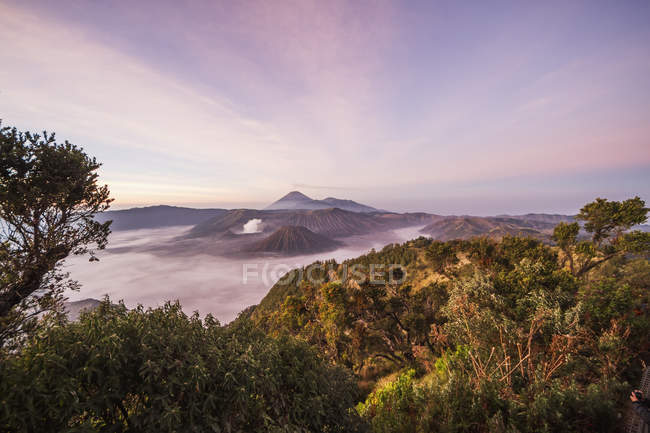 Tengger Caldera with steaming Mount Bromo, Mount Batok and Mount Semeru in the background, seen from the western viewpoint at dawn, Bromo Tengger Semeru National Park, East Java, Indonesia — Stock Photo