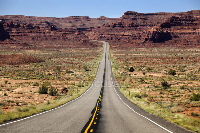 Highway stretching into the distance — Stock Photo