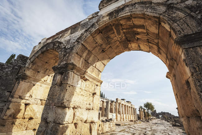 Roman city of Pamukkale — Stock Photo
