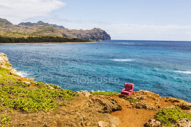 Red stuffed armchair on cliff edge — Stock Photo