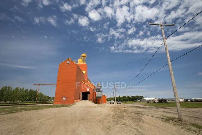Lago Lenor, Saskatchewan; Elevador de grãos, Canadá — Fotografia de Stock