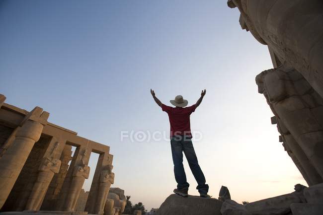 Man With Hat With Raised Arms — Stock Photo