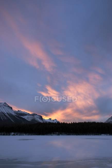 Герберт озера, Banff Національний парк — стокове фото