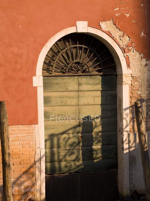 Portail altéré à Venise — Photo de stock