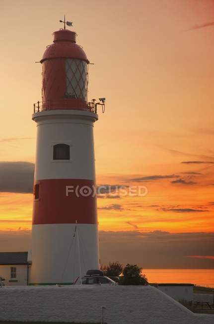 Leuchtturm bei Sonnenuntergang. Whitburn, tyne and wear, england — Stockfoto