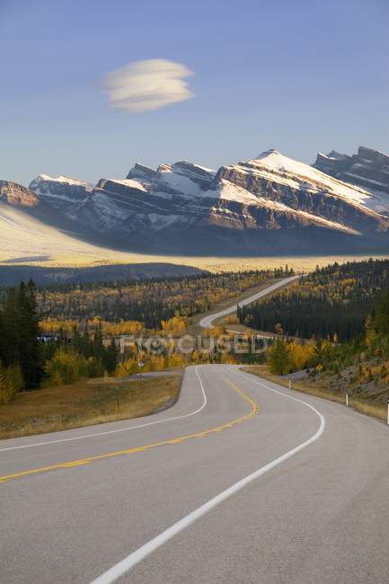 Autumn highway in Canada — Stock Photo