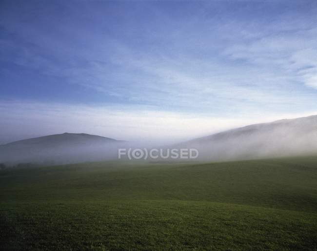 Nebel im Tal; Mitwiese — Stockfoto