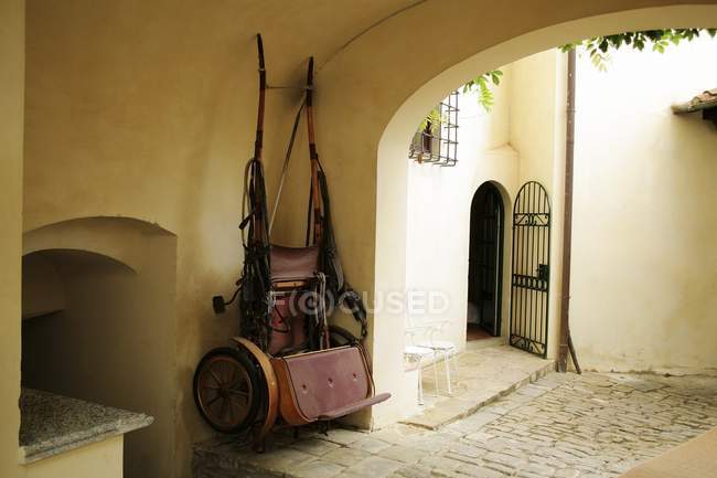 Horse Drawn Carriage Hanging — Stock Photo