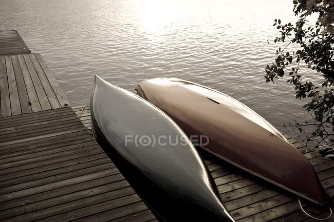 Canoes On Dock laying upside down — Stock Photo