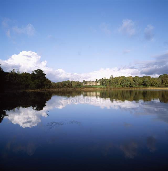 Muckross будинок і озеро — стокове фото