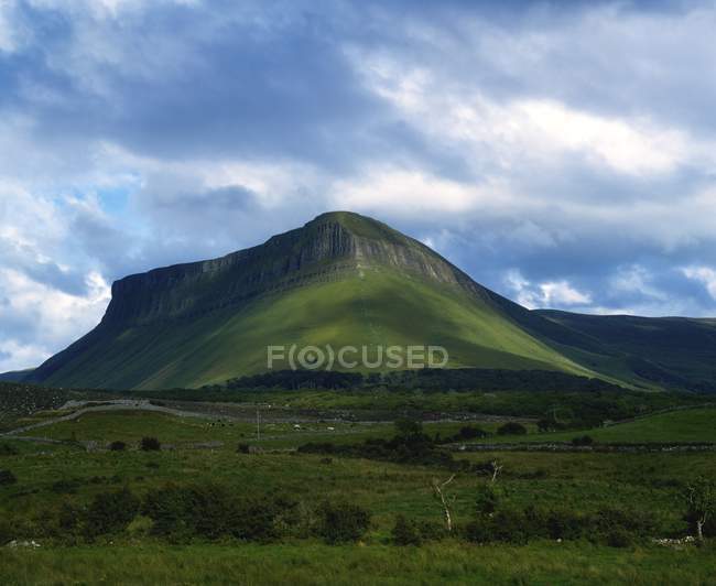 Бен Бульбен, графство Слайго, Ирландия — стоковое фото