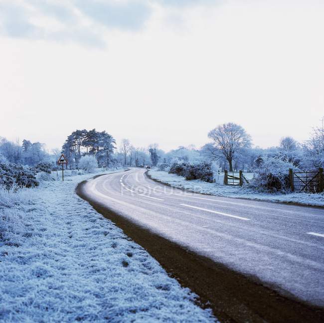 Roadway with winter landscape — Stock Photo
