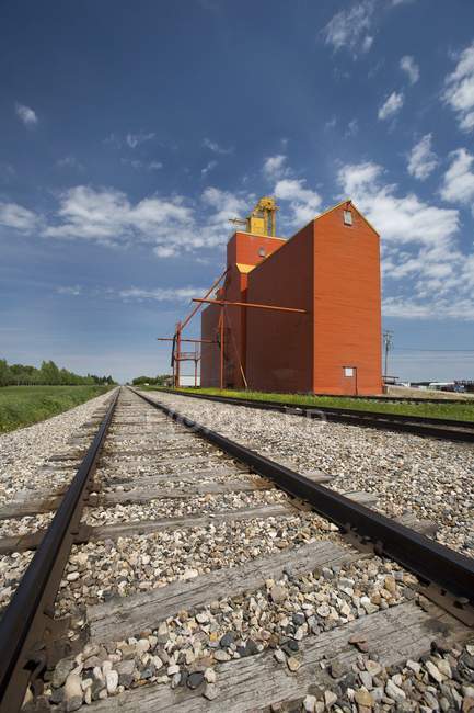 Lake Lenor, Saskatchewan; Grain Elevator, canada — Stock Photo