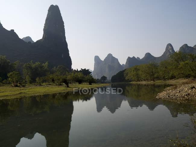 La rivière Li traverse le Guangxi — Photo de stock