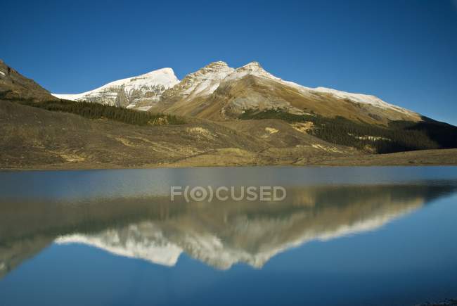 Sunwapta Lake, Jasper National Park — Stock Photo
