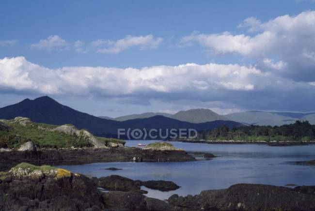 View of lake and mountains — Stock Photo
