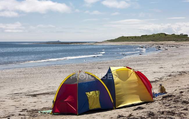 Tenda sulla spiaggia — Foto stock