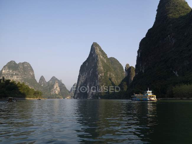Li River with rocks and boat — Stock Photo