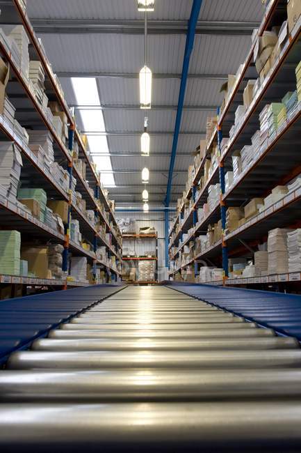 Surface level of belt conveyor in warehouse — Stock Photo