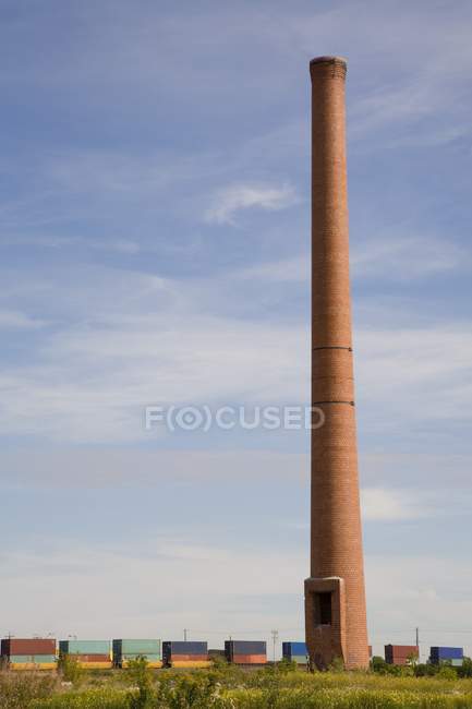 Torre na grama verde — Fotografia de Stock