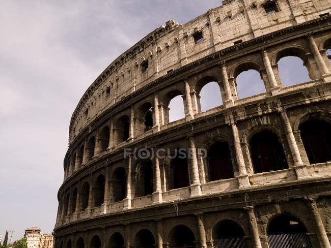 Колізей ночліг в Римі — стокове фото