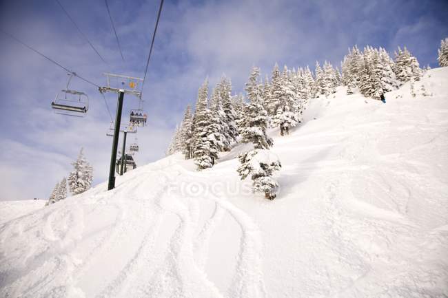 Telesilla en Crystal Mountain Ski Resort - foto de stock