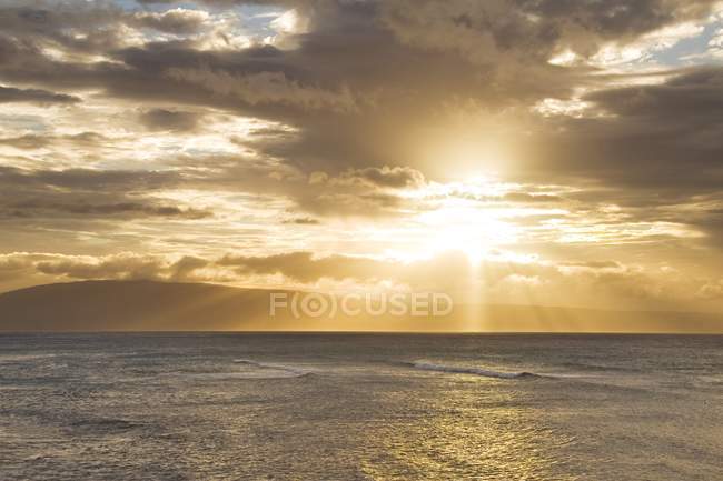 Pôr do sol havaiano em Kahana — Fotografia de Stock