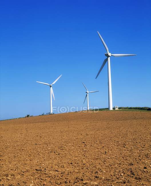 Windpark vor blauem Himmel — Stockfoto