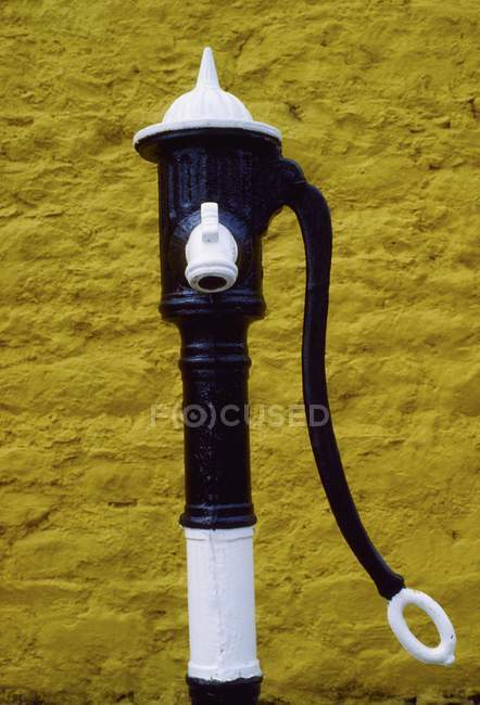 Old Water Pump — Stock Photo