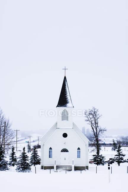 Eglise clocher en hiver — Photo de stock